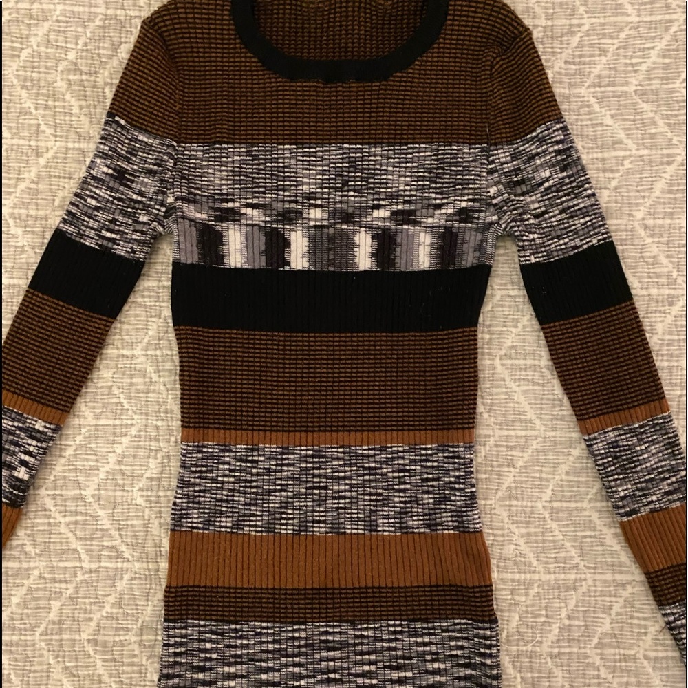 Tahari knitted long sleeve shirt/sweater XS